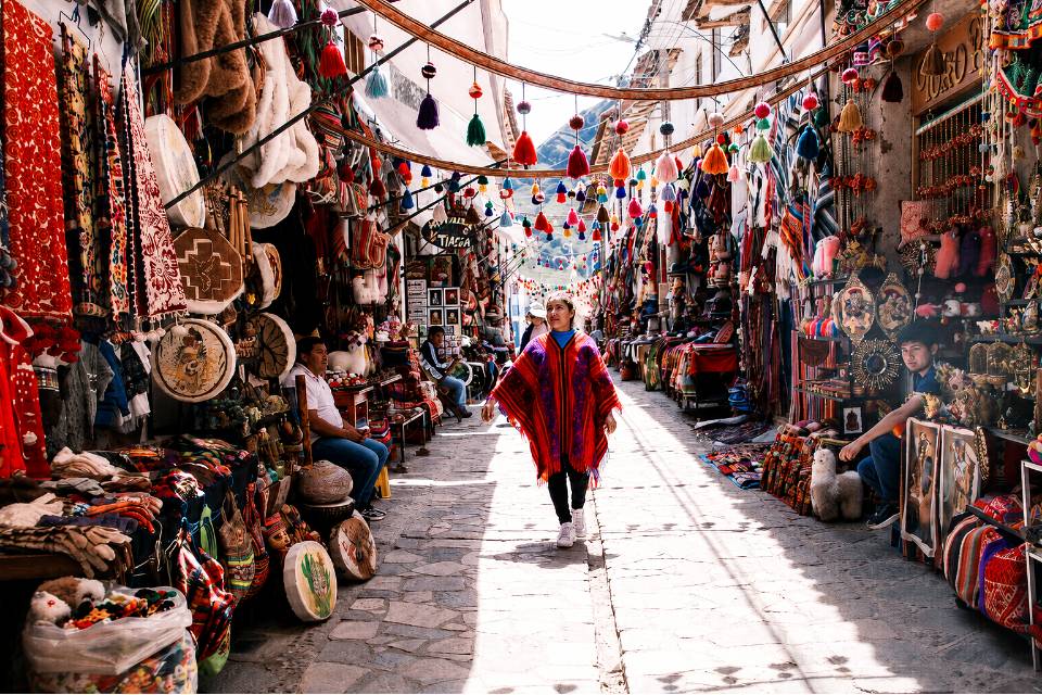 Calle artesanal del Mercado de Pisac | Trekero