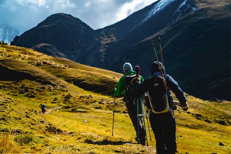Valles altoandinos rodeados por imponentes montañas de Lares | Trekero