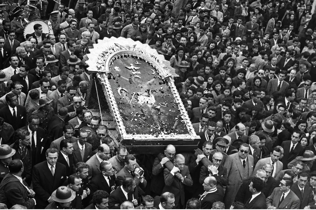 Procesión histórica del Señor de los Milagros | Trekero