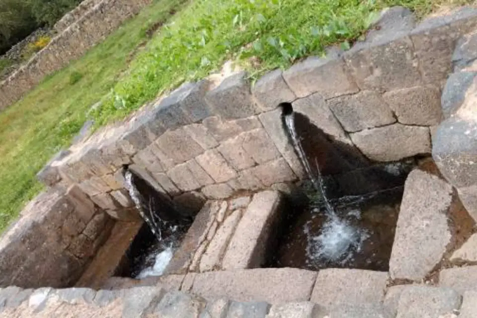 Baños del inca en Raqchi