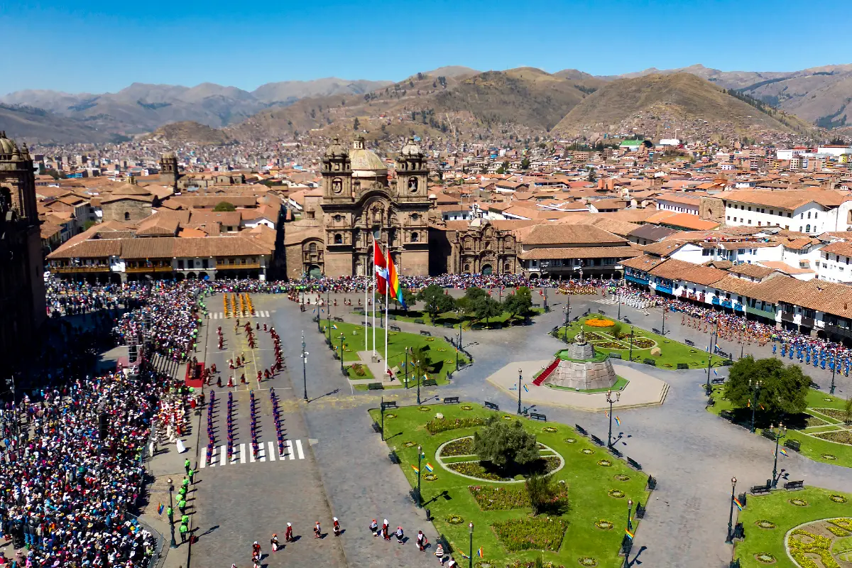 Celebración tradicional de Inti Raymi en la Plaza de Armas de Cusco | Trekero