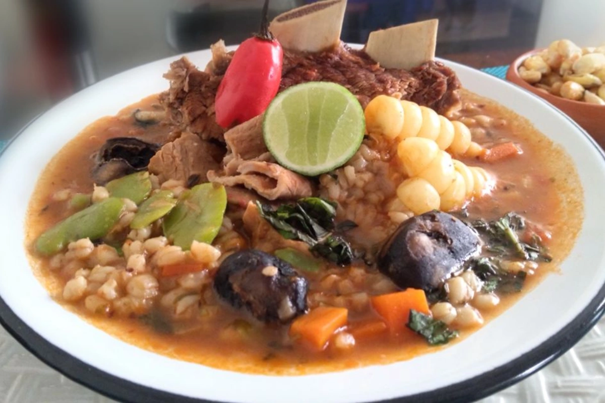 Chairo andino, sopa nutritiva de la comida peruana