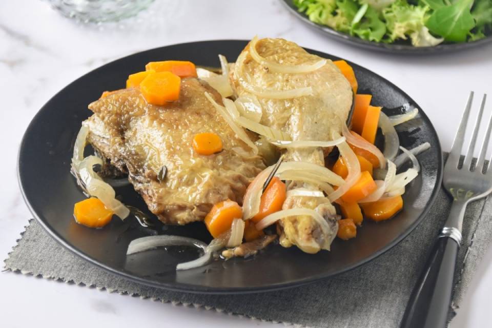 Escabeche de pollo, receta criolla de la comida peruana