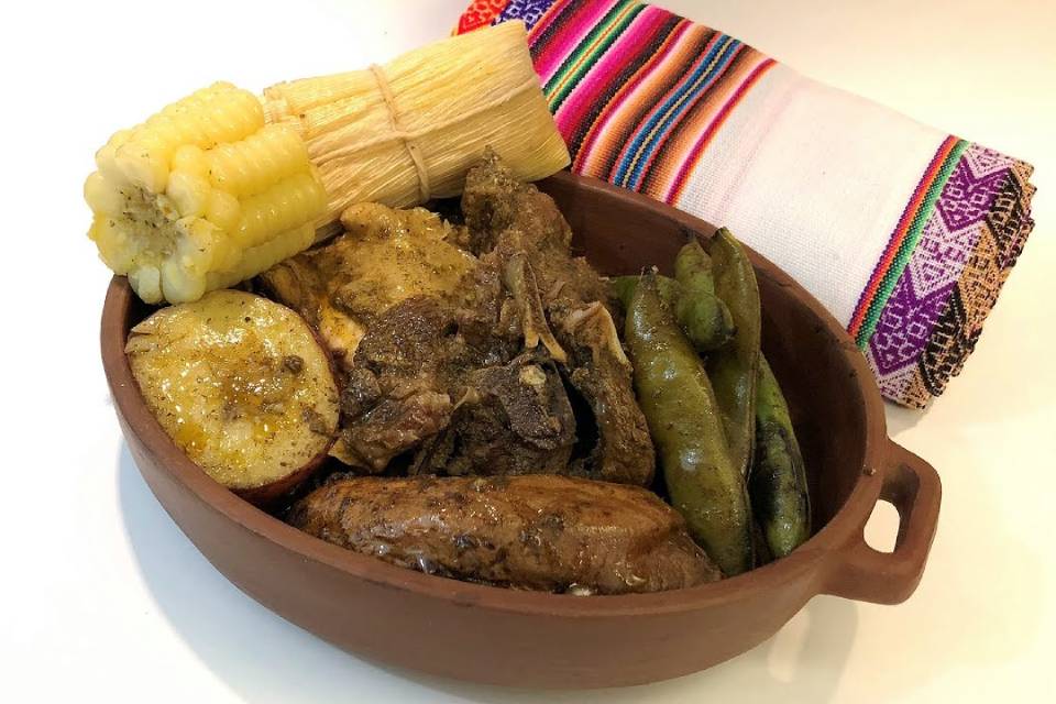 Pachamanca, comida peruana tradicional andina