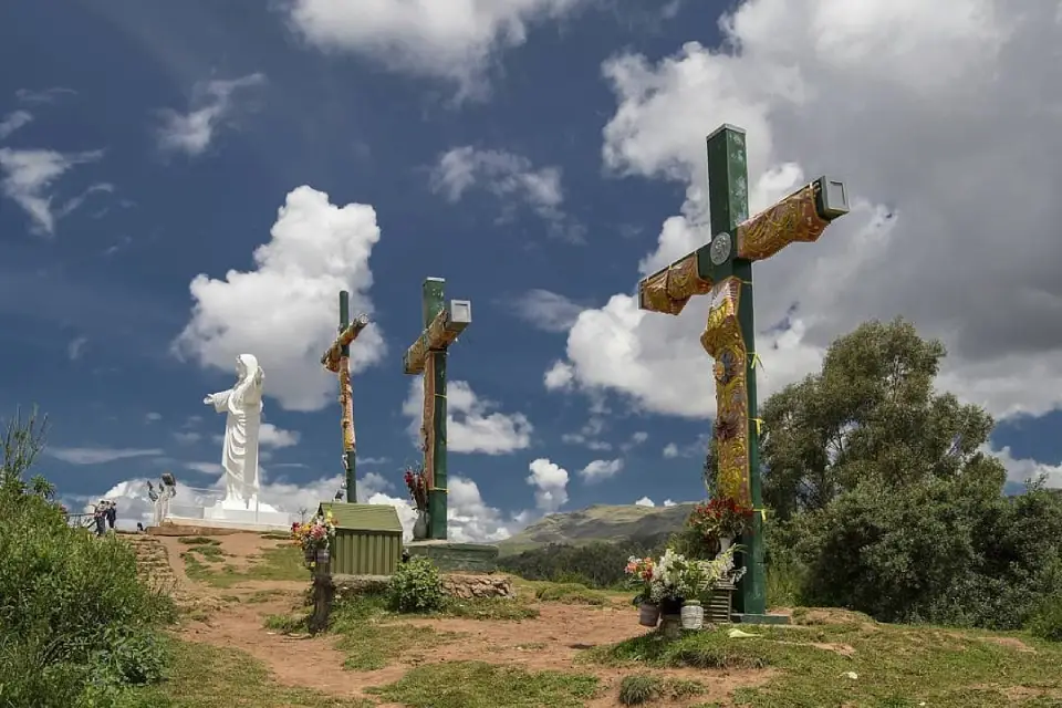 Cristo Blanco y las Tres Cruces en Cusco Perú