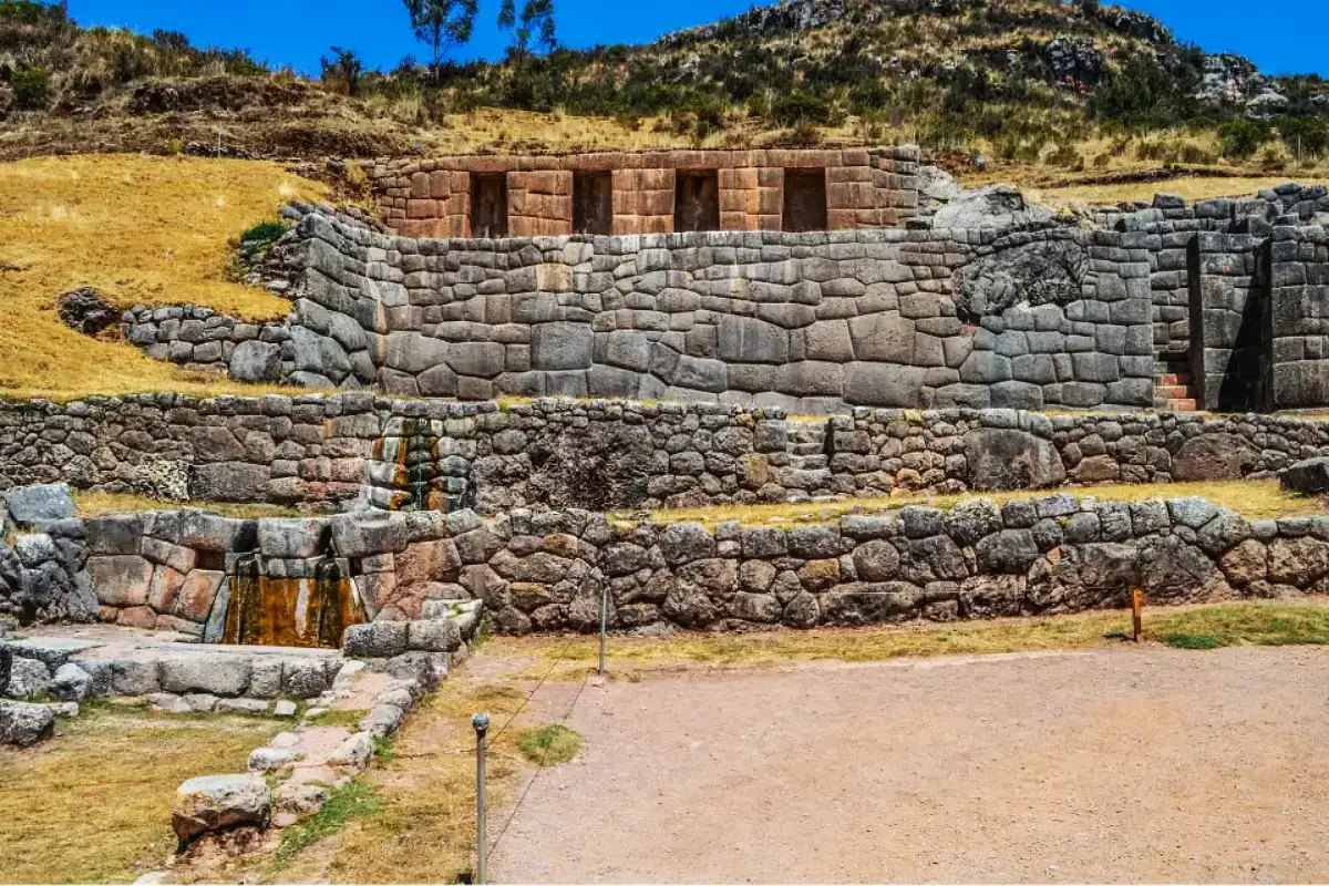 Muro de las cuatro hornacinas de Tambomachay | Trekero