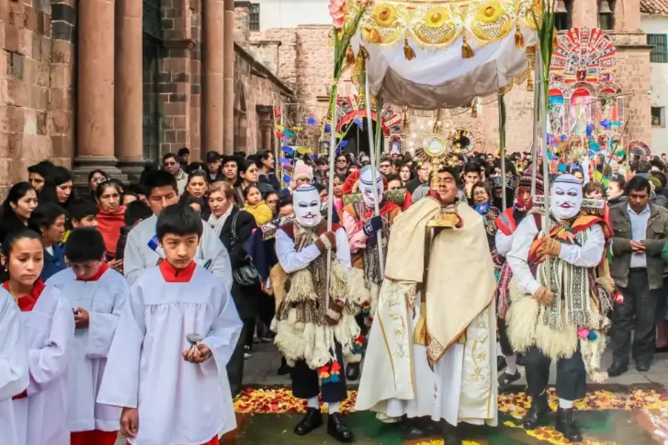 Domingo de Resurrección en la Semana Santa en Cusco