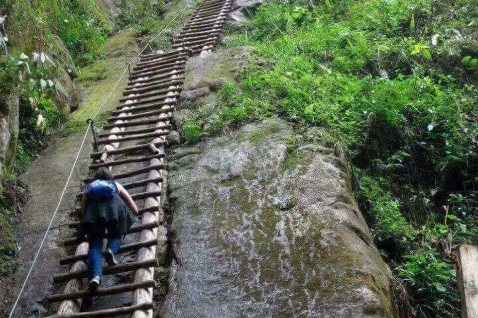 El sendero a Putucusi