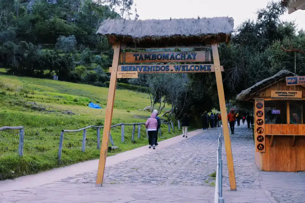 Ingreso al sitio arqueológico de Tambomachay | Trekero