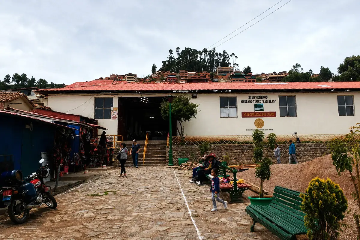 Fachada del Mercado San Blas | Trekero