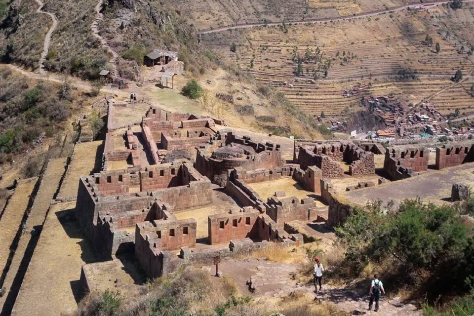 Vista panorámica del Intihuatana en Pisac y sus alrededores