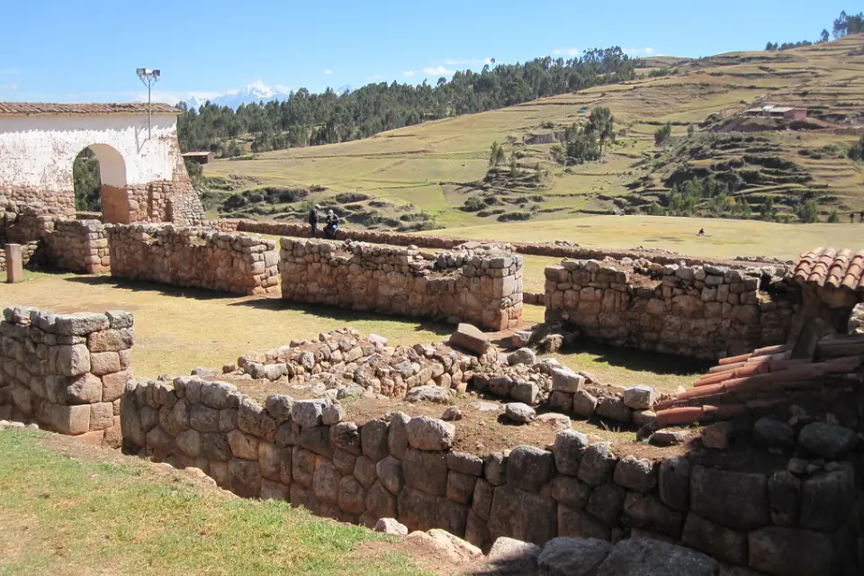 Las kallancas en el centro arqueologico de Chinchero