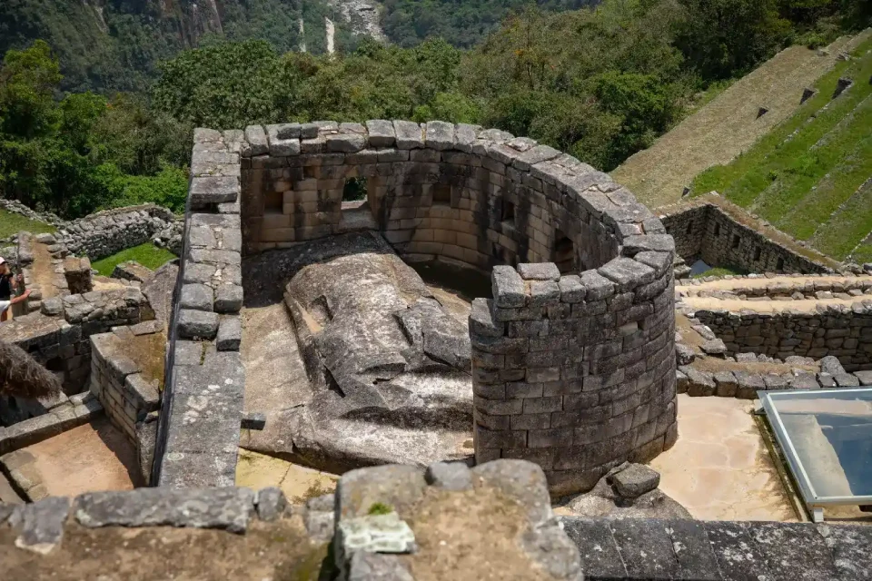 Mirador del Templo del Sol en Machu Picchu accesible solo con entrada a Machu Picchu Circuito 2 Ruta 2A
