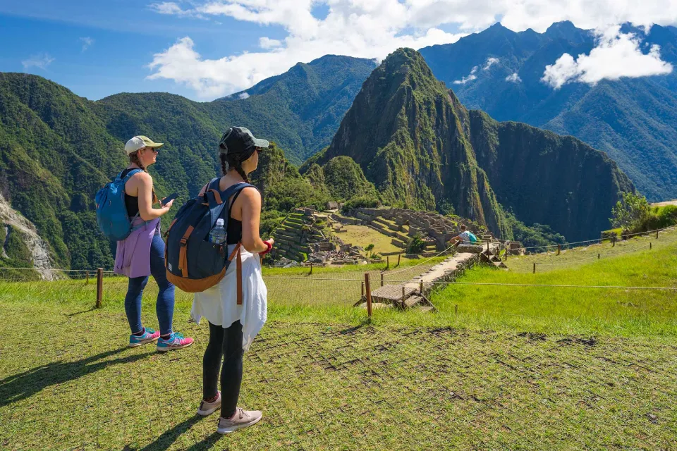 Turistas en Machu Picchu - montaña machu picchu vs huayna picchu