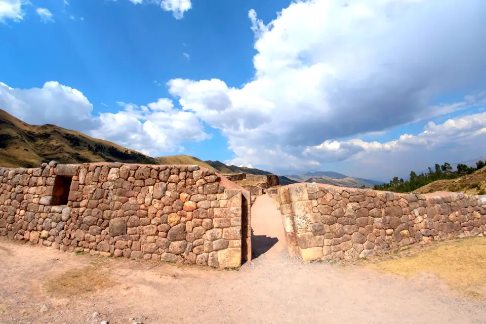 muro inca y la portada de doble jamba