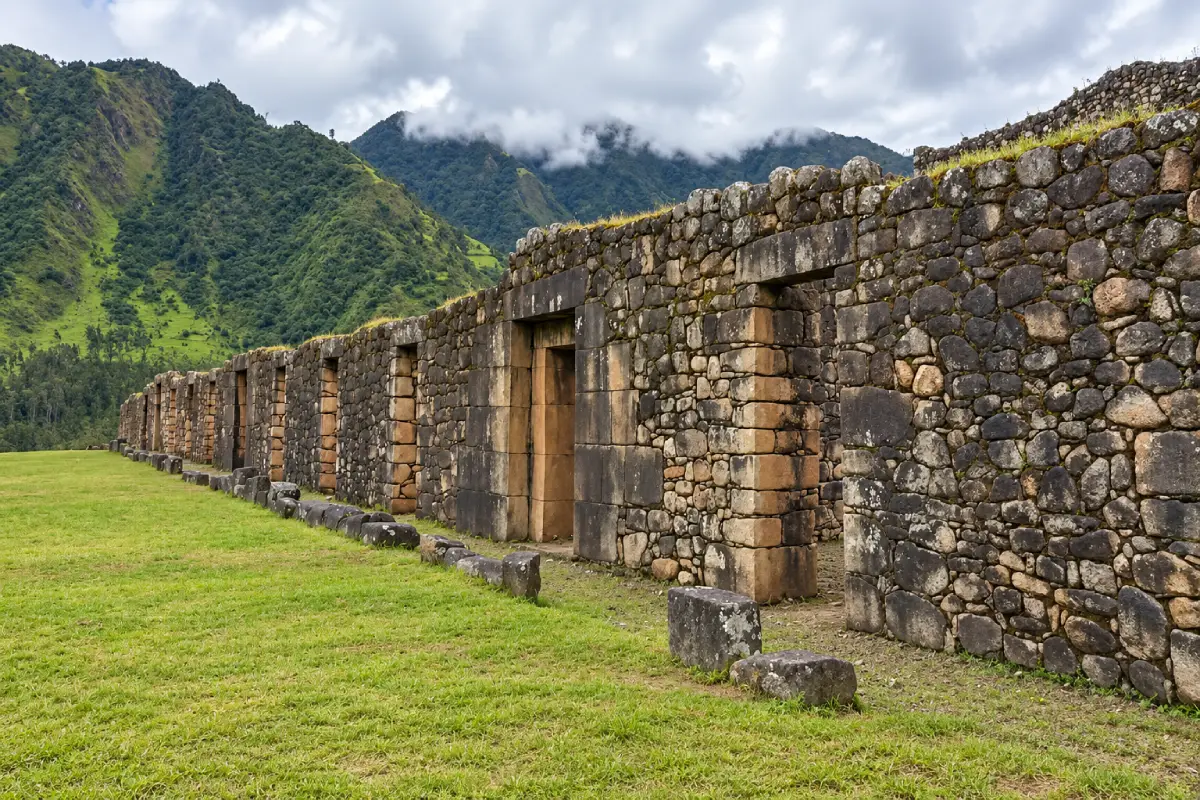 Muros y portadas incas de Vitcos–Rosaspata | Trekero