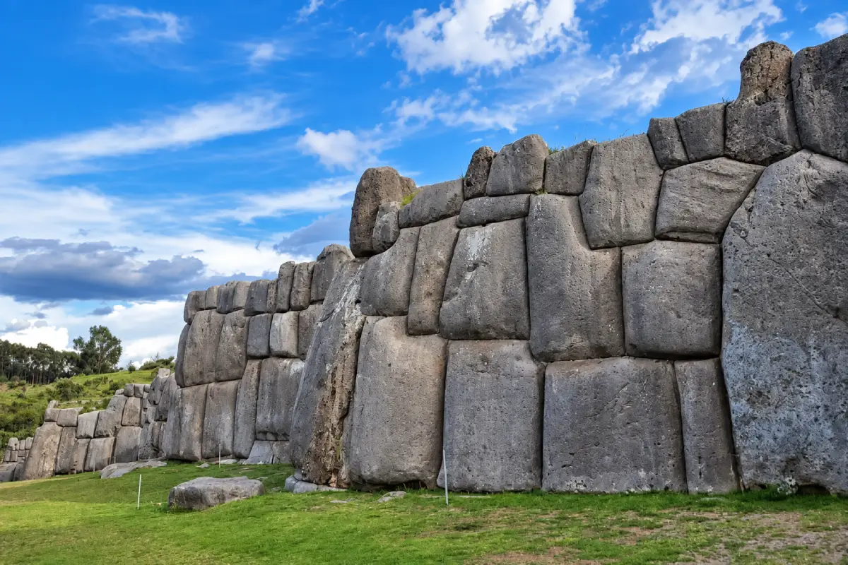 Murallas megalíticas de Sacsayhuamán | Trekero