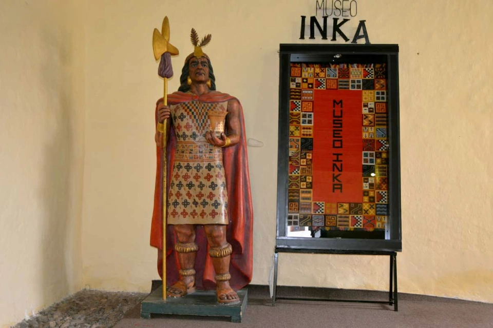 Entrada principal del Museo Inka uno de los museos en Cusco