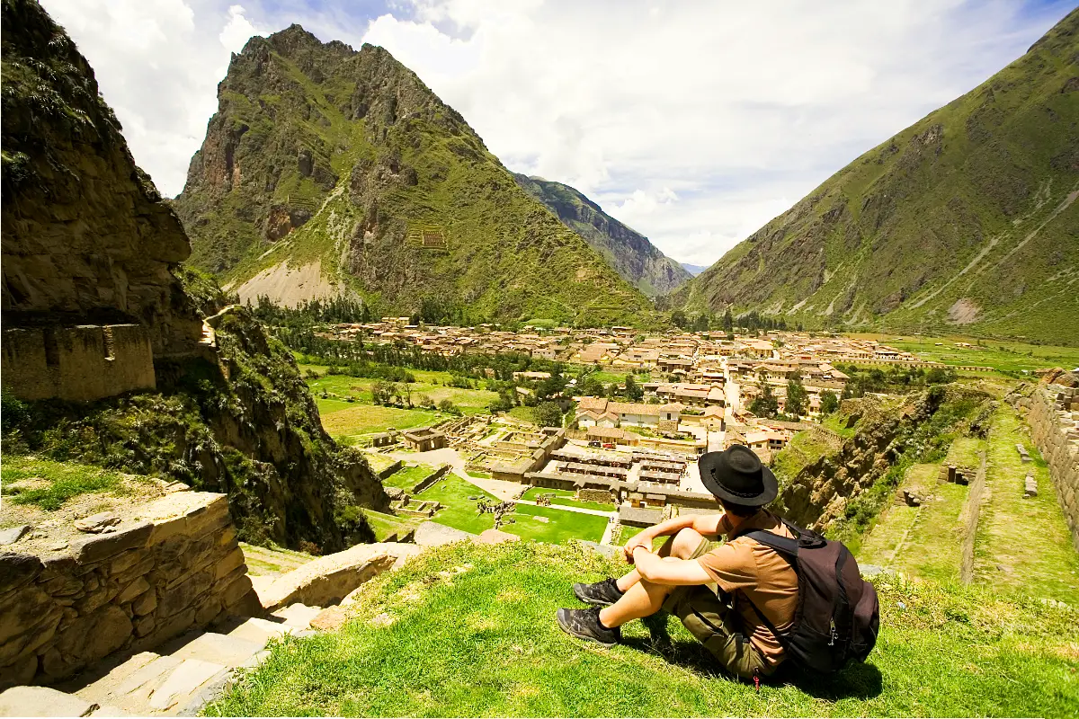 Vista panorámica de Ollantaytambo desde los sectores altos del sitio arqueológico | Trekero
