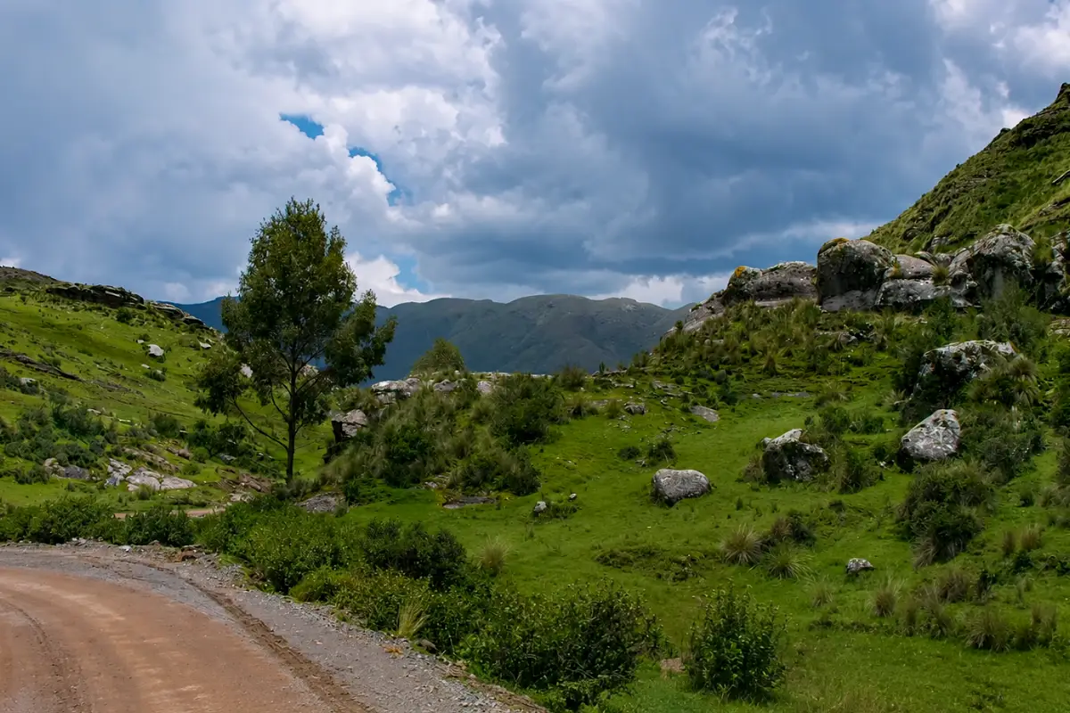 Paisaje en la ruta hacia Ccorca, Cusco | Trekero