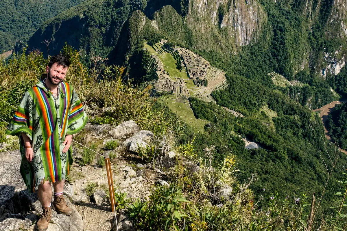 Panorámica de Machu Picchu desde la montaña | Trekero