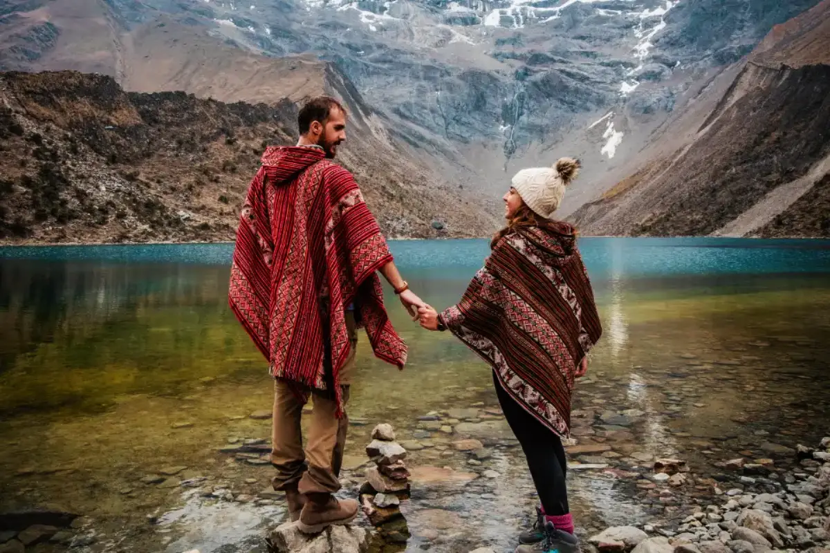 Pareja en la Laguna Humantay | Trekero