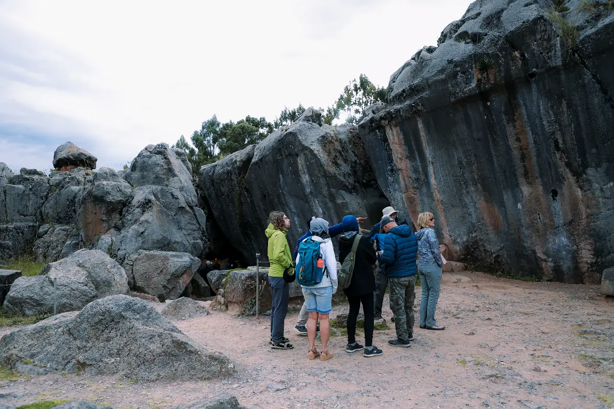 Visita al Sitio Arqueológico de Qenqo | Trekero