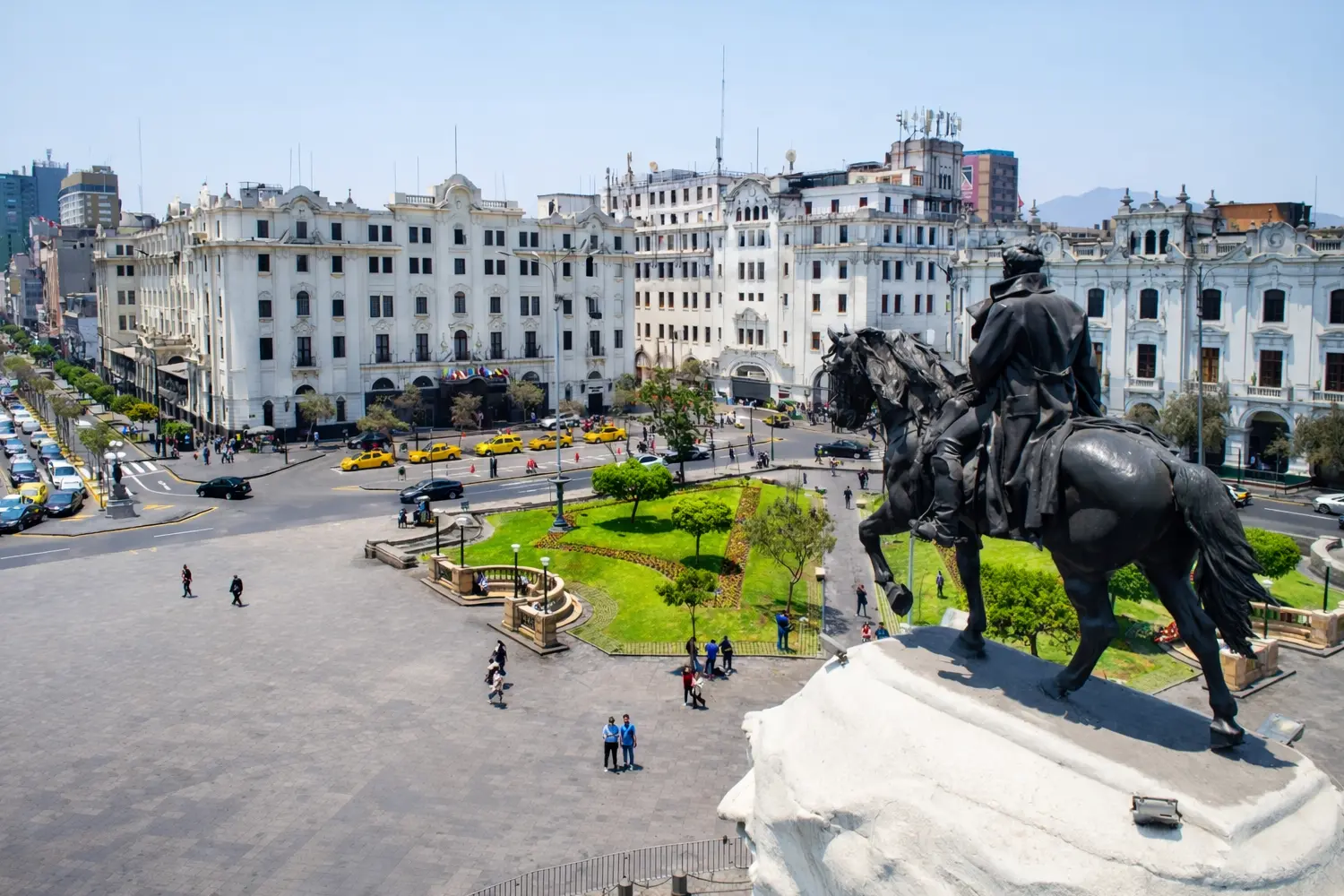 estatua ecuestre, plaza histórica, Lima, Perú