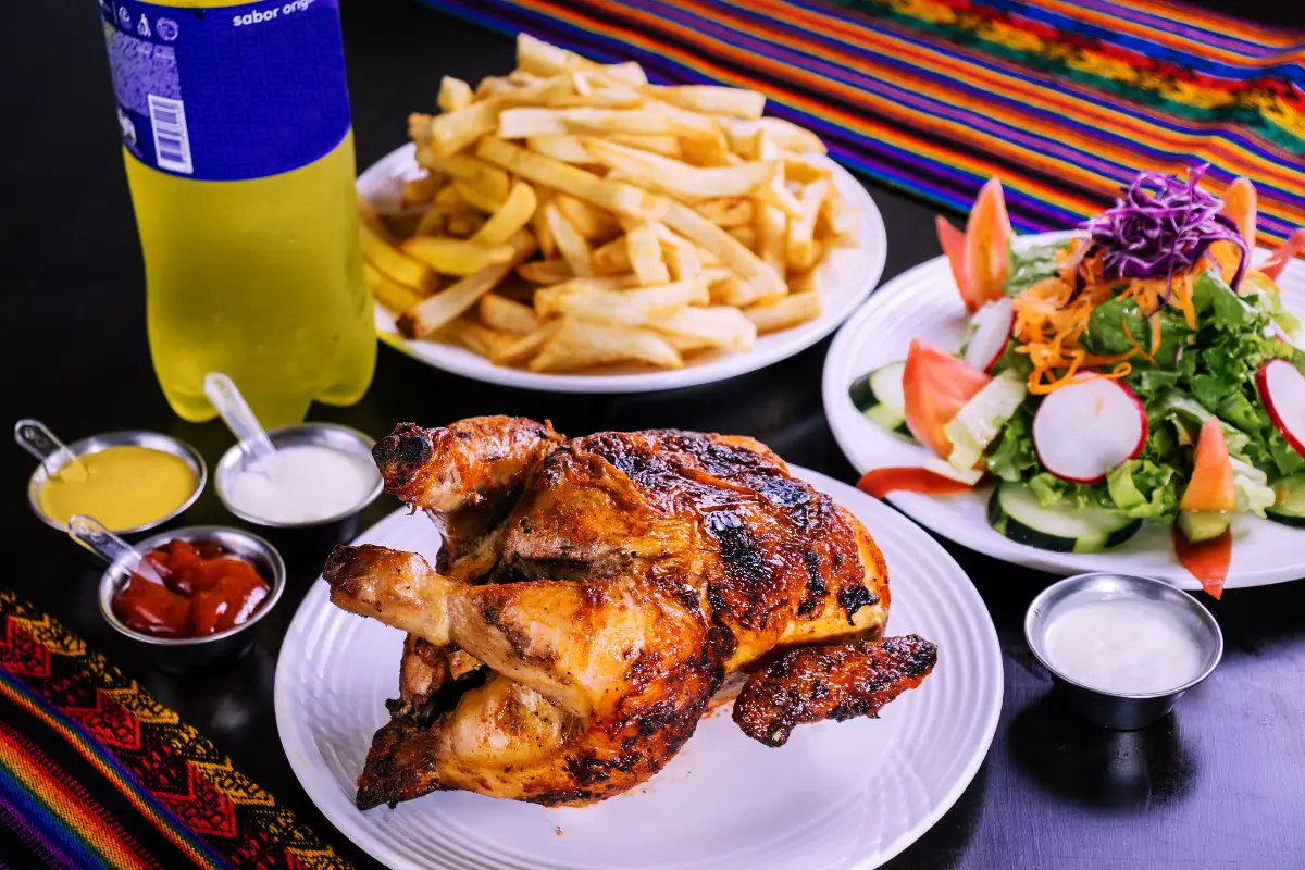 Pollo a la brasa con ensalada y bebida | Trekero