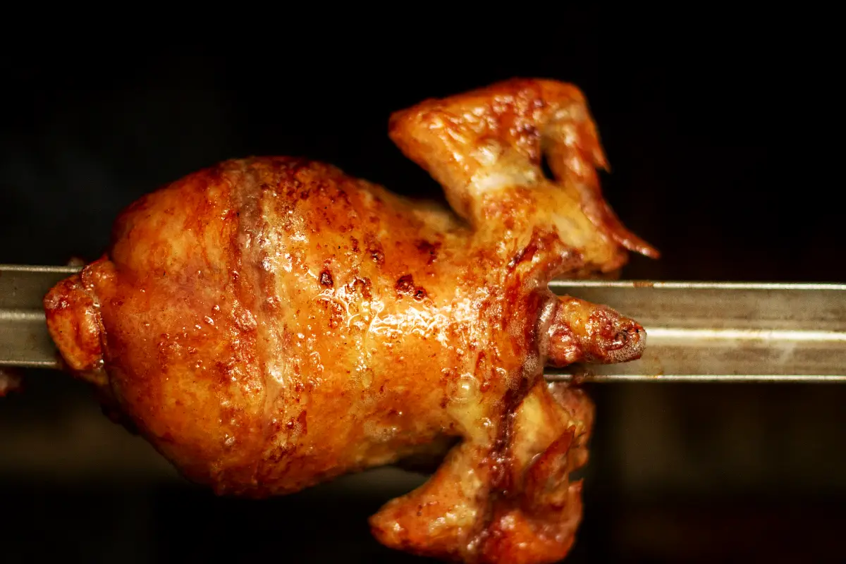 Pollo entero en horno giratorio | Trekero