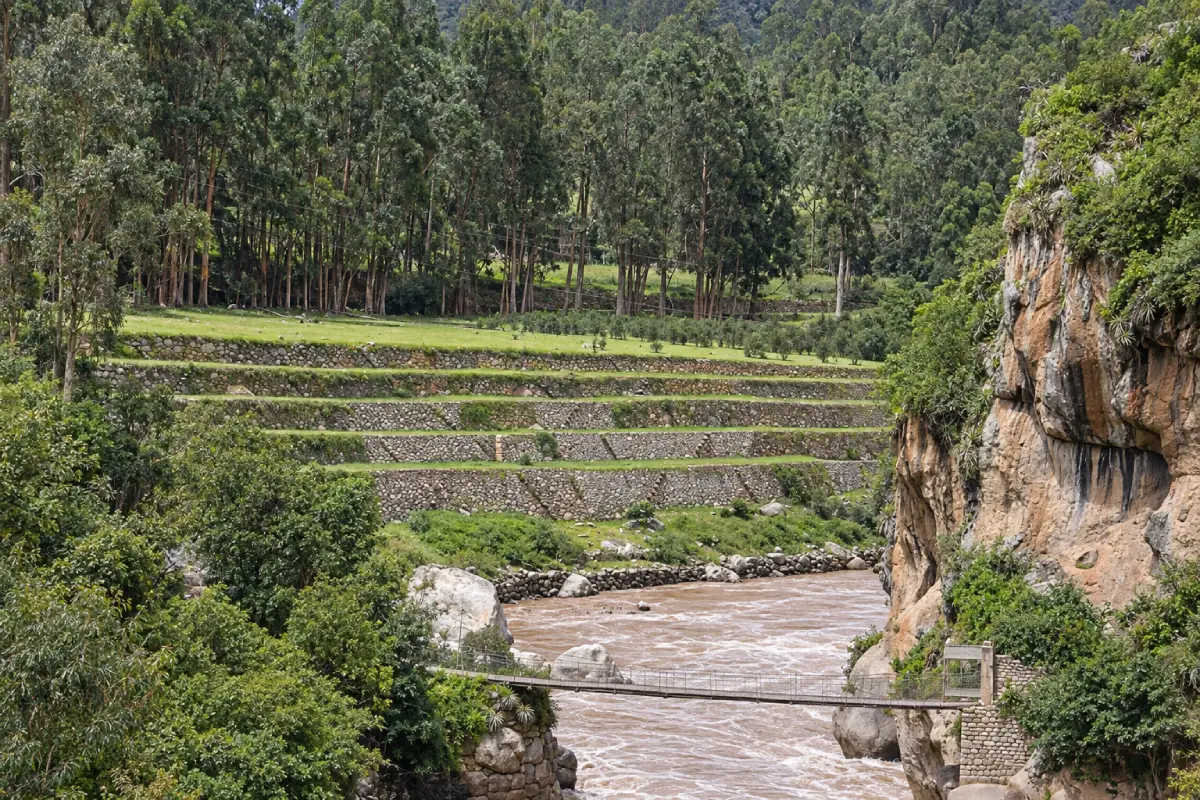 Qoriwayrachina y el puente sobre el río Urubamba | Trekero
