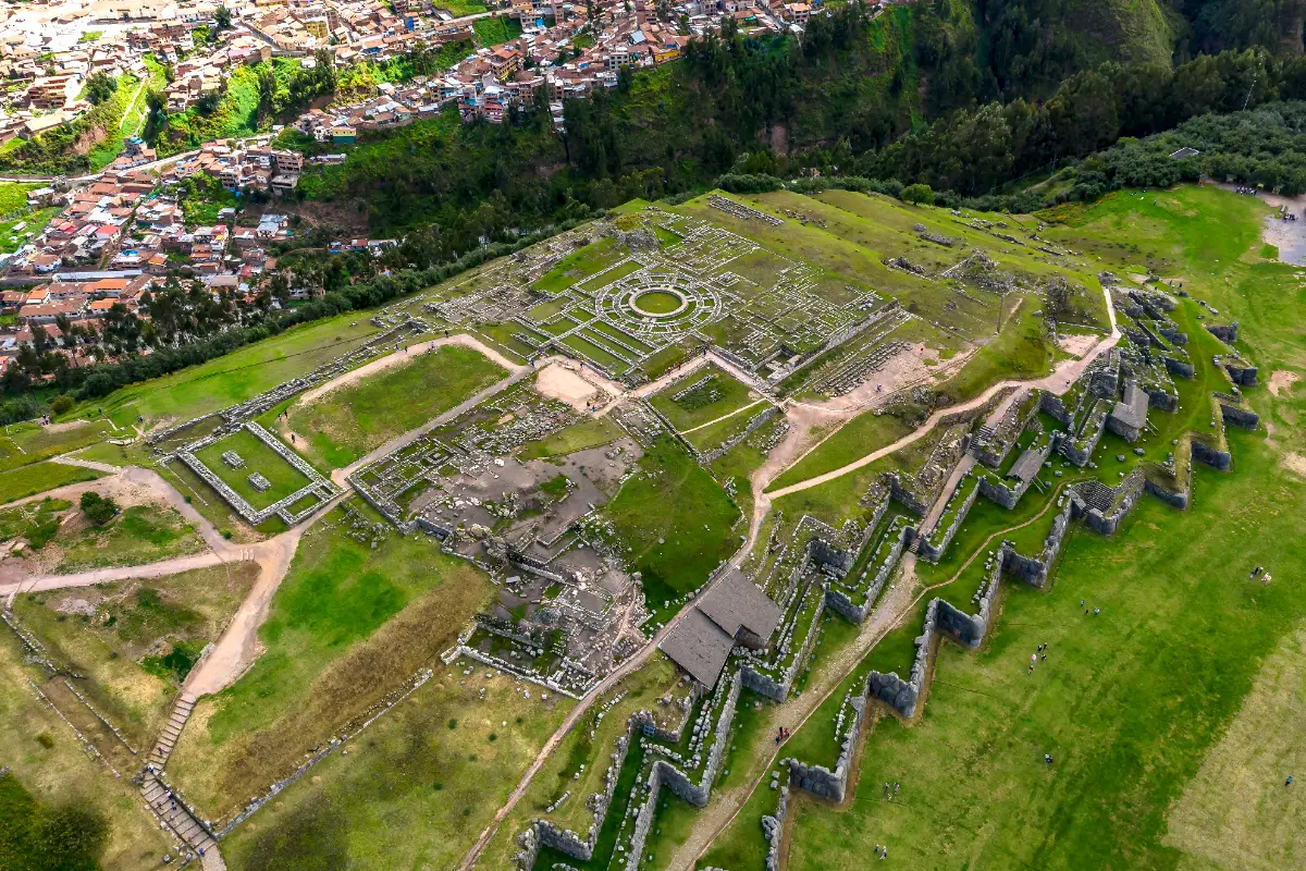 Vista aérea de Sacsayhuamán | Trekero