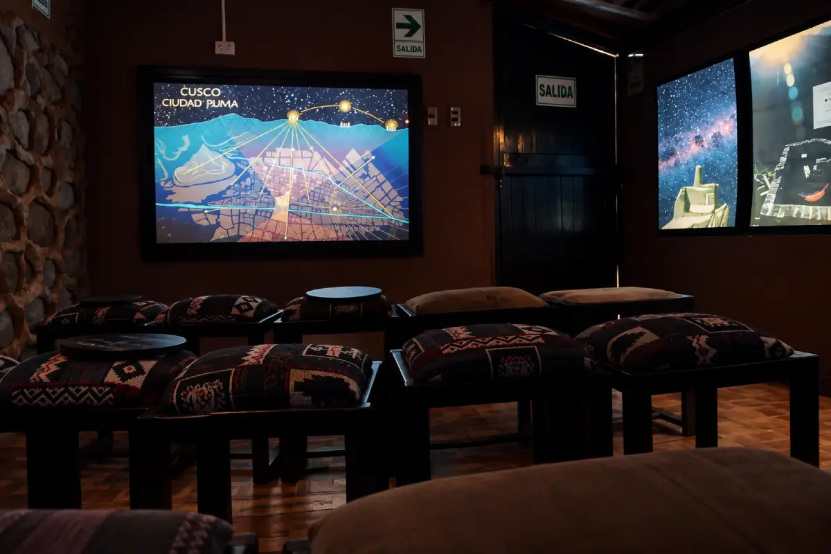 Sala de exhibición del Planetario de Cusco | Trekero