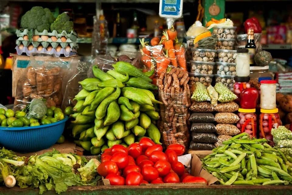 Seccion verduras en el Mercado de San Pedro