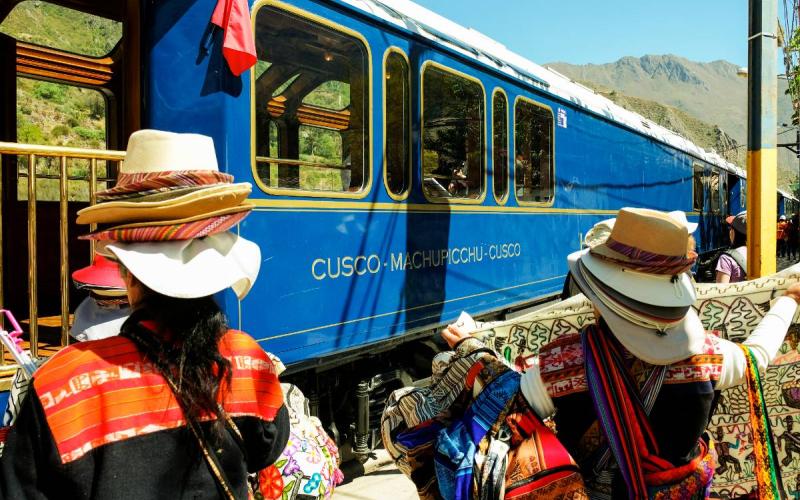 Tren de lujo Hiram Bingham en la estación | Trekero