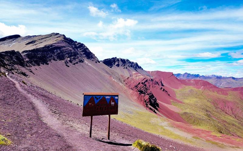 Ingreso al Valle Rojo durante el trek de Ausangate | Trekero