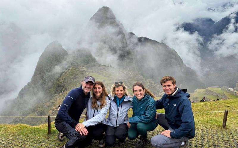 Machu Picchu entre nubes al finalizar la ruta de Lares | Trekero