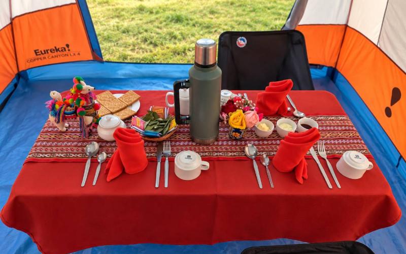 Desayuno en el campamento del Camino Inca | Trekero