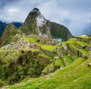 Machu Picchu entre montañas y nubes | Trekero