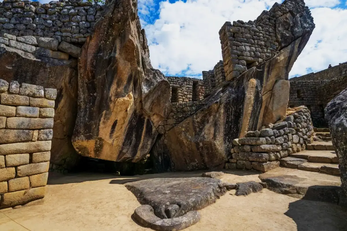 Templo del Cóndor en Machu Picchu | Trekero