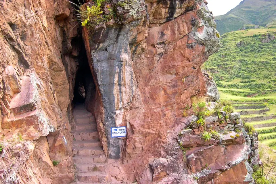 Túnel de Q'allaq'asa en Pisac