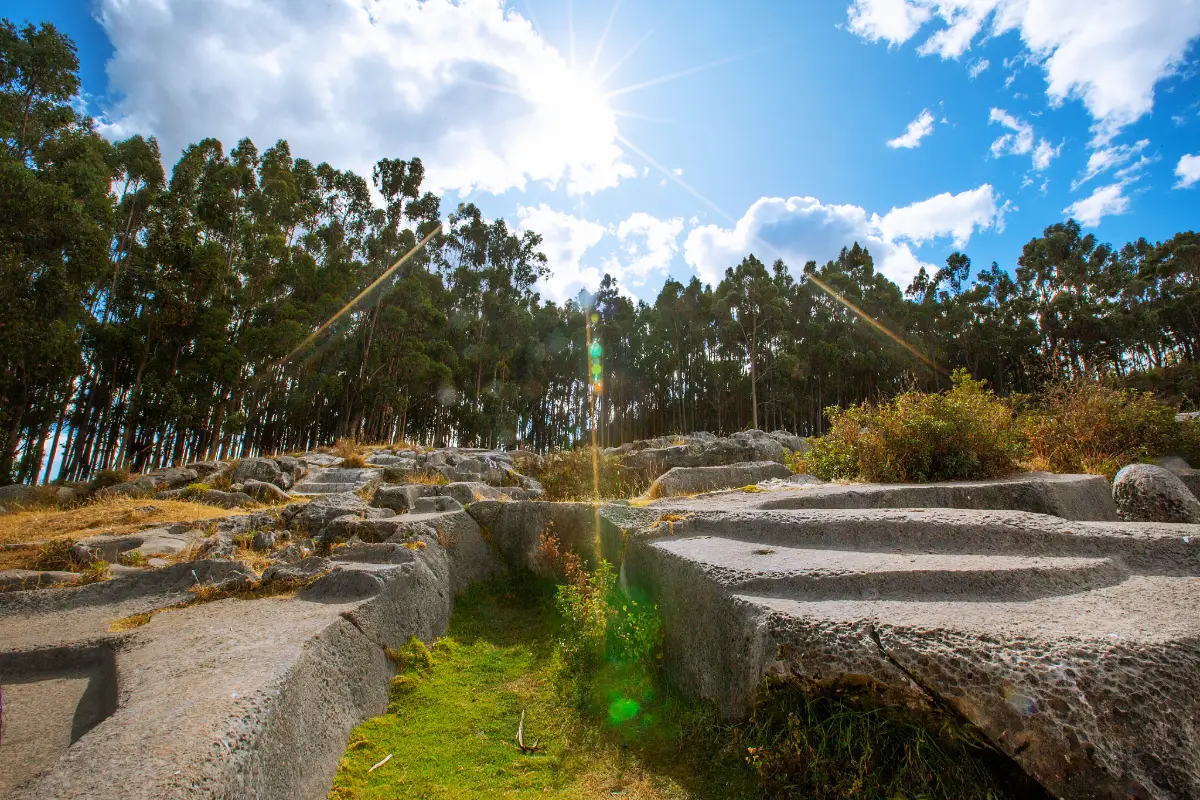 Canales de Piedra de Qenqo | Trekero 
