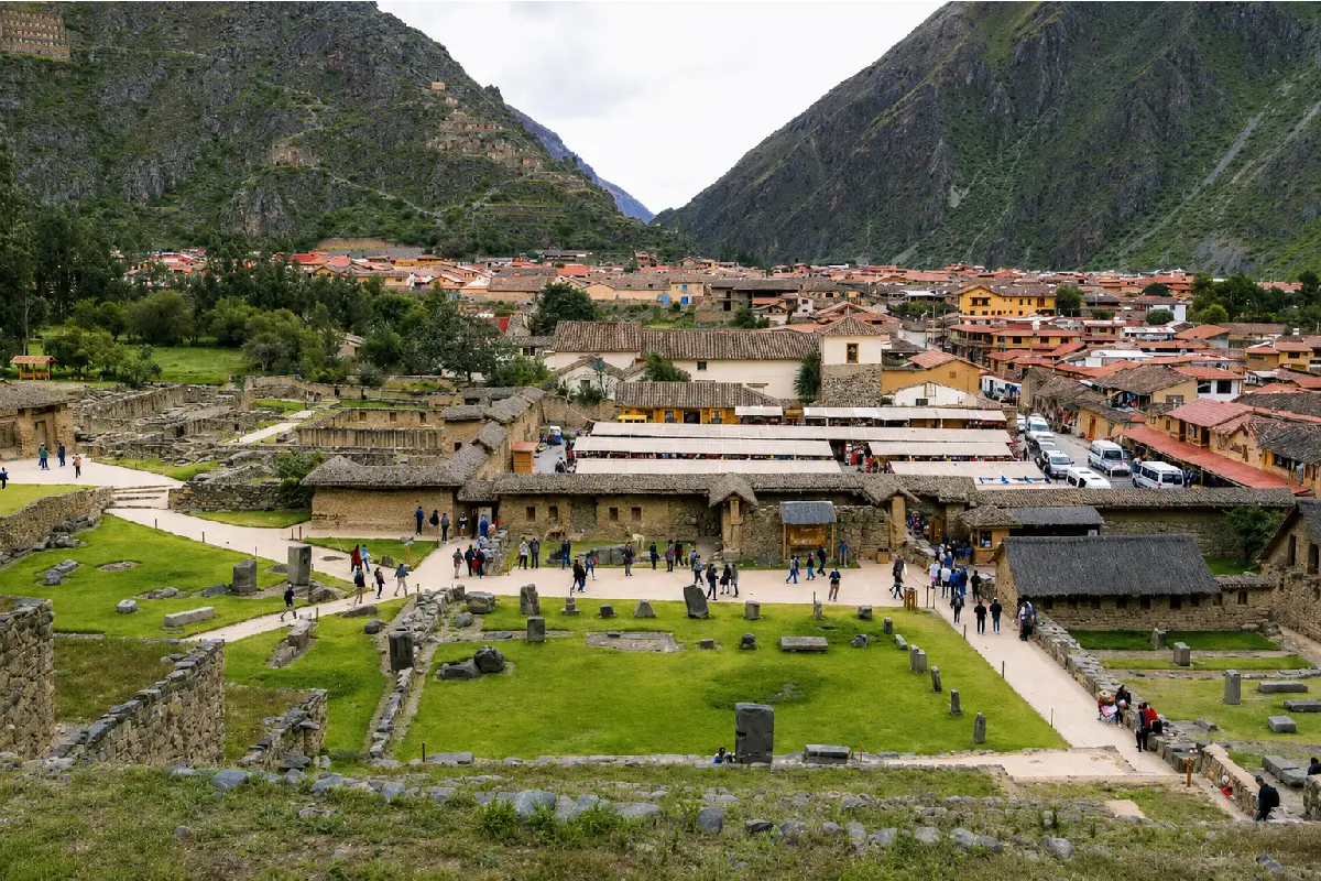 Vista panorámica del sitio arqueológico de Ollantaytambo | Trekero