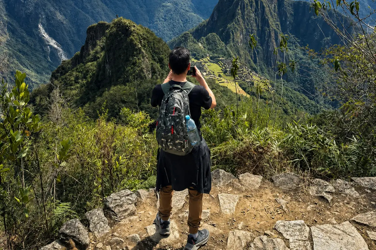 Vista de la llaqta desde la Montaña Machu Picchu | Trekero